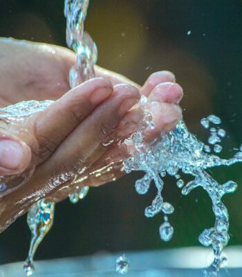 hands-4903050_960_720.jpg