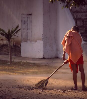 monk-4420676_960_720.jpg