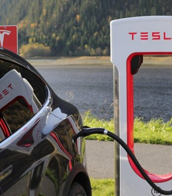 tesla-1738969_960_720.jpg