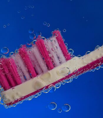 toothbrush-2675520_960_720.jpg