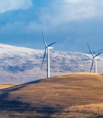windmills-7001943_960_720.jpg